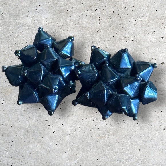 Seven 7 pairs vintage clip on estate earrings in blacks and grays marked Japan - Picture 5 of 15